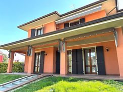 Casa Bi/Trifamiliare in Residenziale