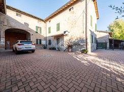 Casa Bi/Trifamiliare in Residenziale