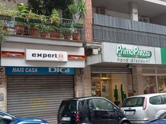 Negozio/Locale commerciale in Commerciale