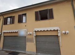 Negozio/Locale commerciale in Commerciale