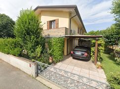 Casa Bi/Trifamiliare in Residenziale