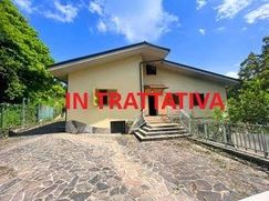 Casa Bi/Trifamiliare in Residenziale