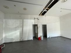 Negozio/Locale commerciale in Commerciale