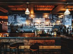 Attività/Licenza (con o senza mura) in Commerciale