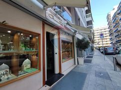 Attività/Licenza (con o senza mura) in Commerciale