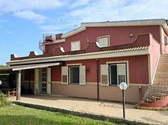Casa Bi/Trifamiliare in Residenziale