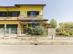 Casa Bi/Trifamiliare in Residenziale