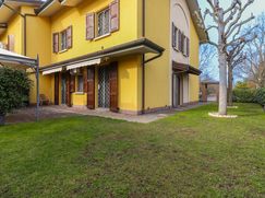 Casa Bi/Trifamiliare in Residenziale