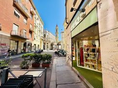 Attività/Licenza (con o senza mura) in Commerciale