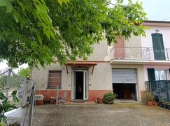 Casa Bi/Trifamiliare in Residenziale