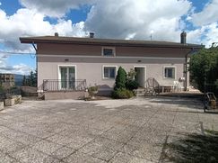 Casa Bi/Trifamiliare in Residenziale