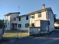 Casa Bi/Trifamiliare in Residenziale