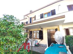 Casa Bi/Trifamiliare in Residenziale