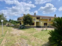 Casa Bi/Trifamiliare in Residenziale