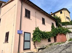 Casa Bi/Trifamiliare in Residenziale