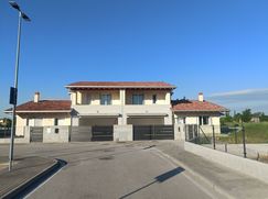 Casa Bi/Trifamiliare in Residenziale