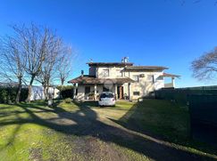 Casa Bi/Trifamiliare in Residenziale