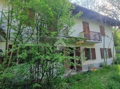 Casa Bi/Trifamiliare in Residenziale