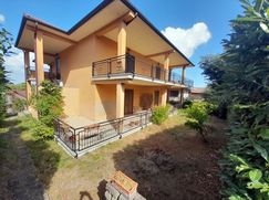Casa Bi/Trifamiliare in Residenziale