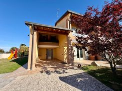 Casa Bi/Trifamiliare in Residenziale