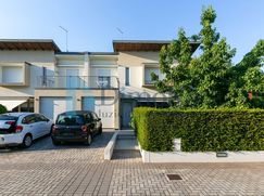 Casa Bi/Trifamiliare in Residenziale