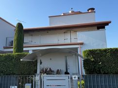 Casa Bi/Trifamiliare in Residenziale