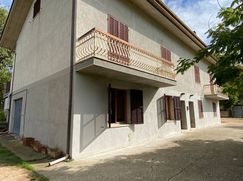 Casa Bi/Trifamiliare in Residenziale