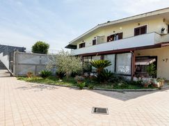 Casa Bi/Trifamiliare in Residenziale
