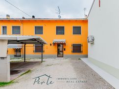 Casa Bi/Trifamiliare in Residenziale