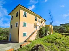 Casa Bi/Trifamiliare in Residenziale