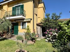 Casa Bi/Trifamiliare in Residenziale