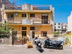 Casa Bi/Trifamiliare in Residenziale