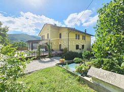 Casa Bi/Trifamiliare in Residenziale