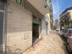 Negozio/Locale commerciale in Commerciale