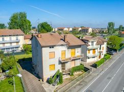 Casa Bi/Trifamiliare in Residenziale