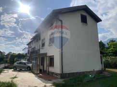 Casa Bi/Trifamiliare in Residenziale