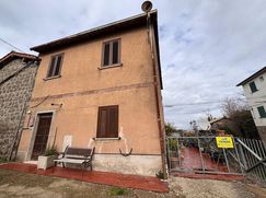 Casa Bi/Trifamiliare in Residenziale