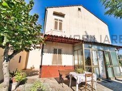 Casa Bi/Trifamiliare in Residenziale