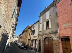 Casa Bi/Trifamiliare in Residenziale