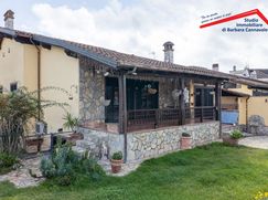 Casa Bi/Trifamiliare in Residenziale