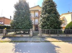 Casa Bi/Trifamiliare in Residenziale