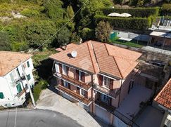 Casa Bi/Trifamiliare in Residenziale