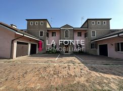 Casa Bi/Trifamiliare in Residenziale