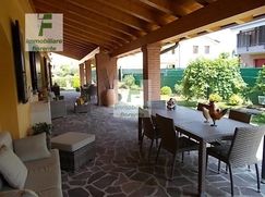 Casa Bi/Trifamiliare in Residenziale