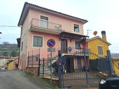 Casa Bi/Trifamiliare in Residenziale