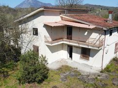 Casa Bi/Trifamiliare in Residenziale