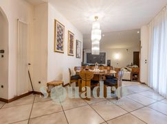 Casa Bi/Trifamiliare in Residenziale