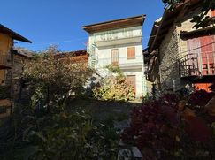 Casa Bi/Trifamiliare in Residenziale