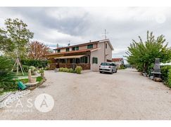 Casa Bi/Trifamiliare in Residenziale