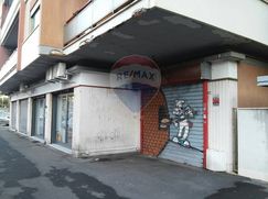 Negozio/Locale commerciale in Commerciale